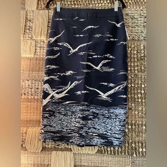 🩵 💙 Anthropologie Maeve Seagull Printed Pencil Skirt Blue NWT sz 4 - Picture 2 of 11